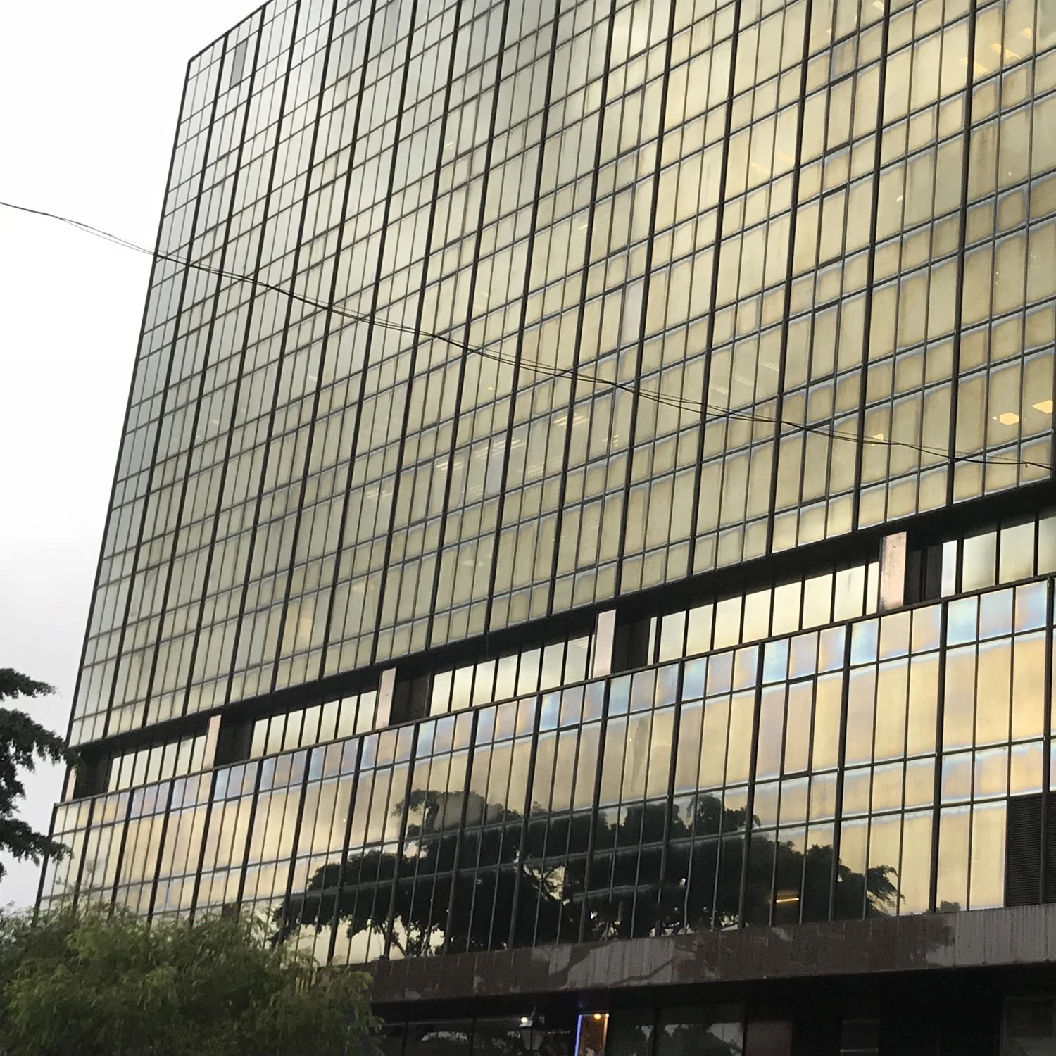 Основные клиенты нуждаются в глубокой бронзе 3660*2440 мм цветное плавающее стекло коммерческий лист отражающее стекло