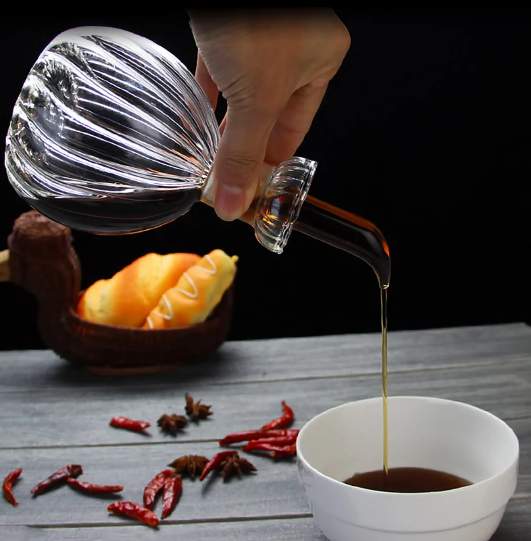 Factory wholesale household large capacity pear-shaped high borosilicate Pyrex liquid seasoning bottle striped sauce vinegar pot