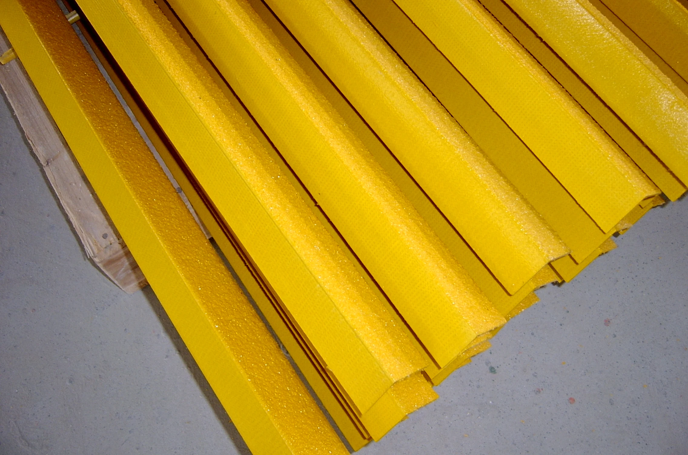 High Mechanical Strength FRP Angle Steel Equipment Fiberglass Beams Angle Steel L Beam