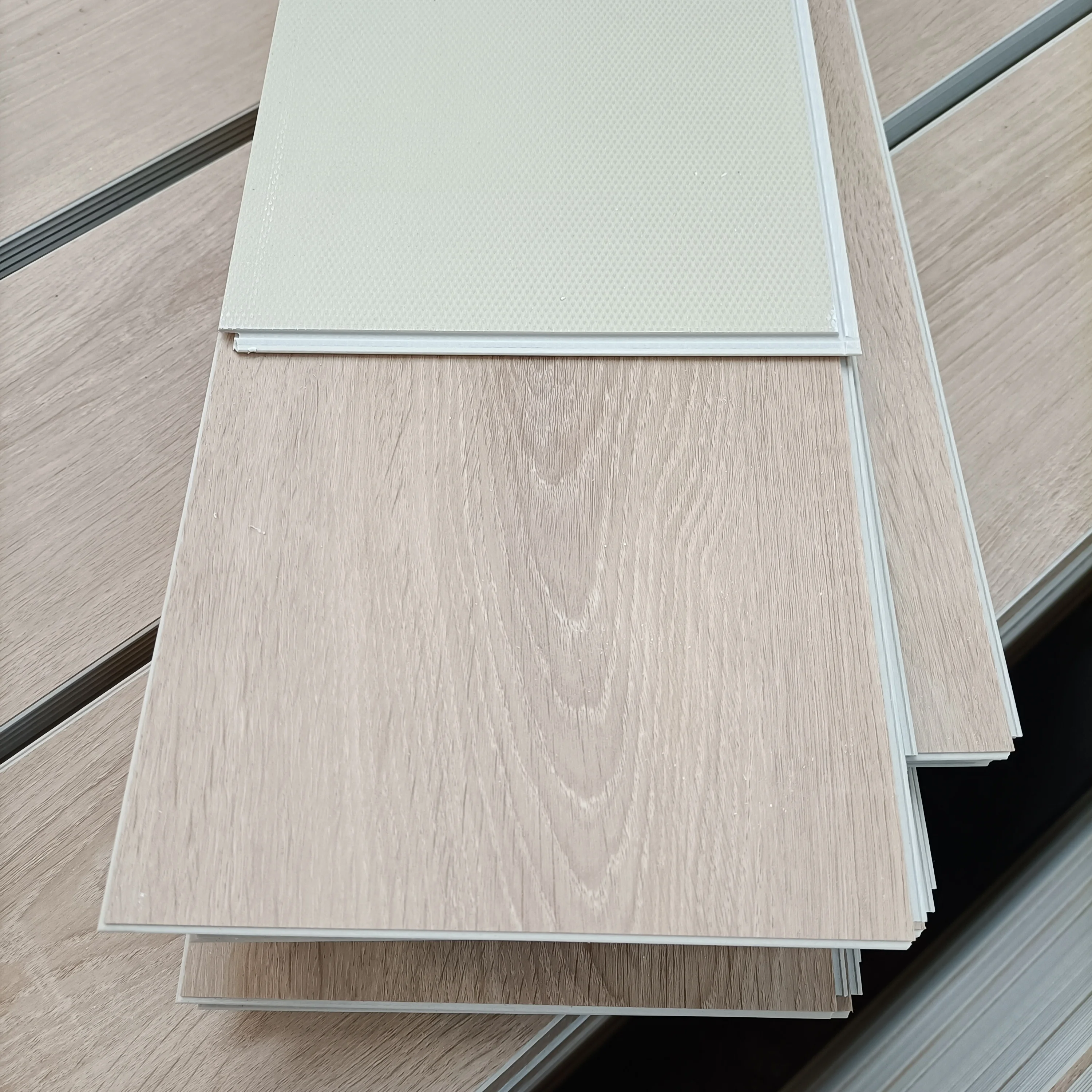 China vinyl flooring manufacturer 4mm 5mm 6mmSPC flooring