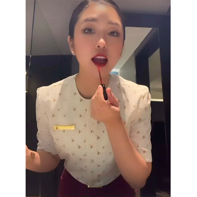 Customize Fashion Oem Beige & Dark Red Airline Qatar Airways Female Lady Emirates Air Plane Air Hostess Aircraft Women Transport