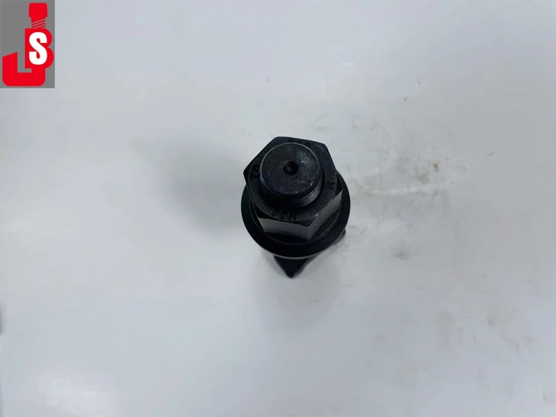 wheel bolt for sinotruk howo trucks steering system parts front wheel size 23*104MM new models