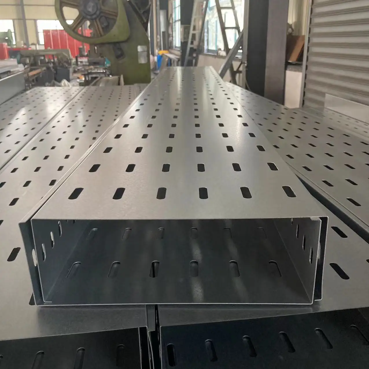 Stainless Steel 304 150mm Height Perforated Cable Tray SS316 Bottom Slotted Cable Tray With New Techniques