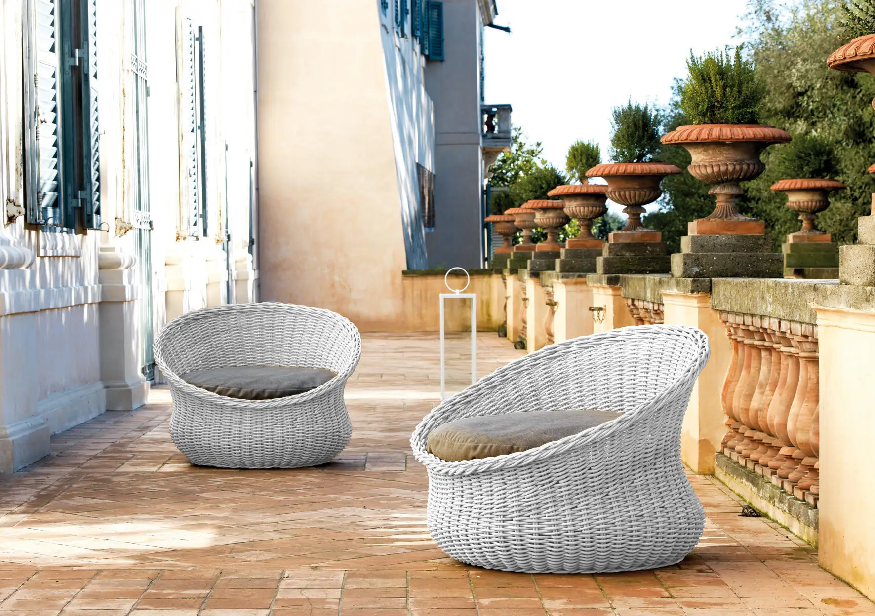 Indoor outdoor used egg shape synthetic rattan lounge chair