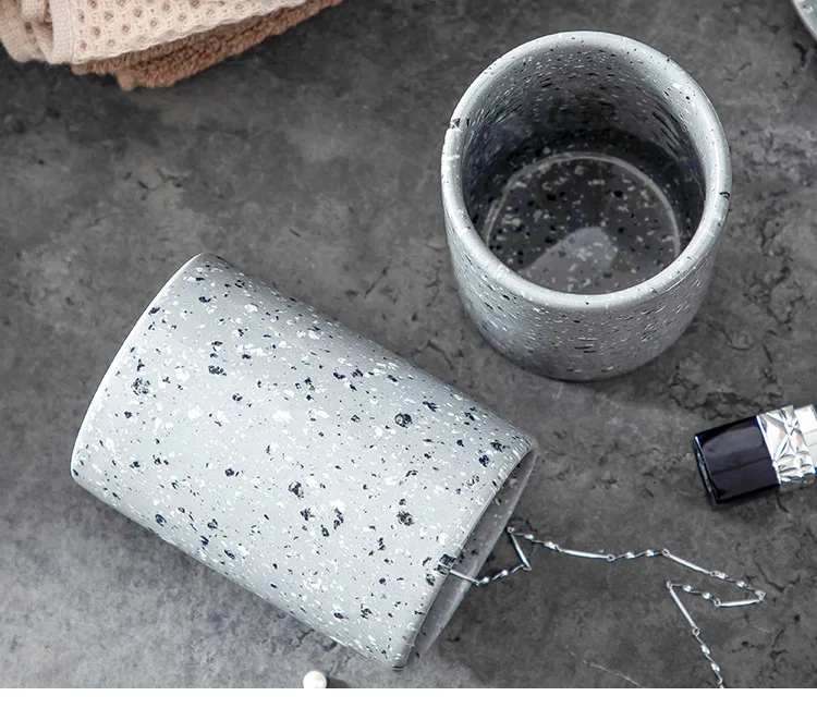 Ceramic Bathroom Accessory Set in Tray Soap Dispenser Cup Bathroom Soap Dish Toothbrush Holder