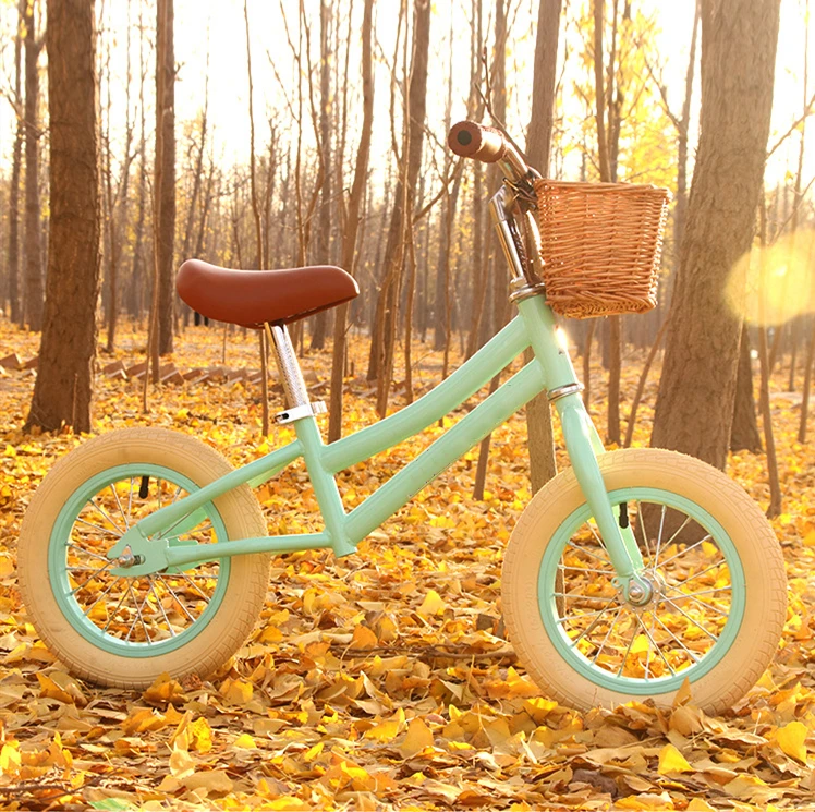 No Pedal Baby Balance Bike / 2-7 years old Kids Foot Pushed Mini Bicycle Kids Balance Bike