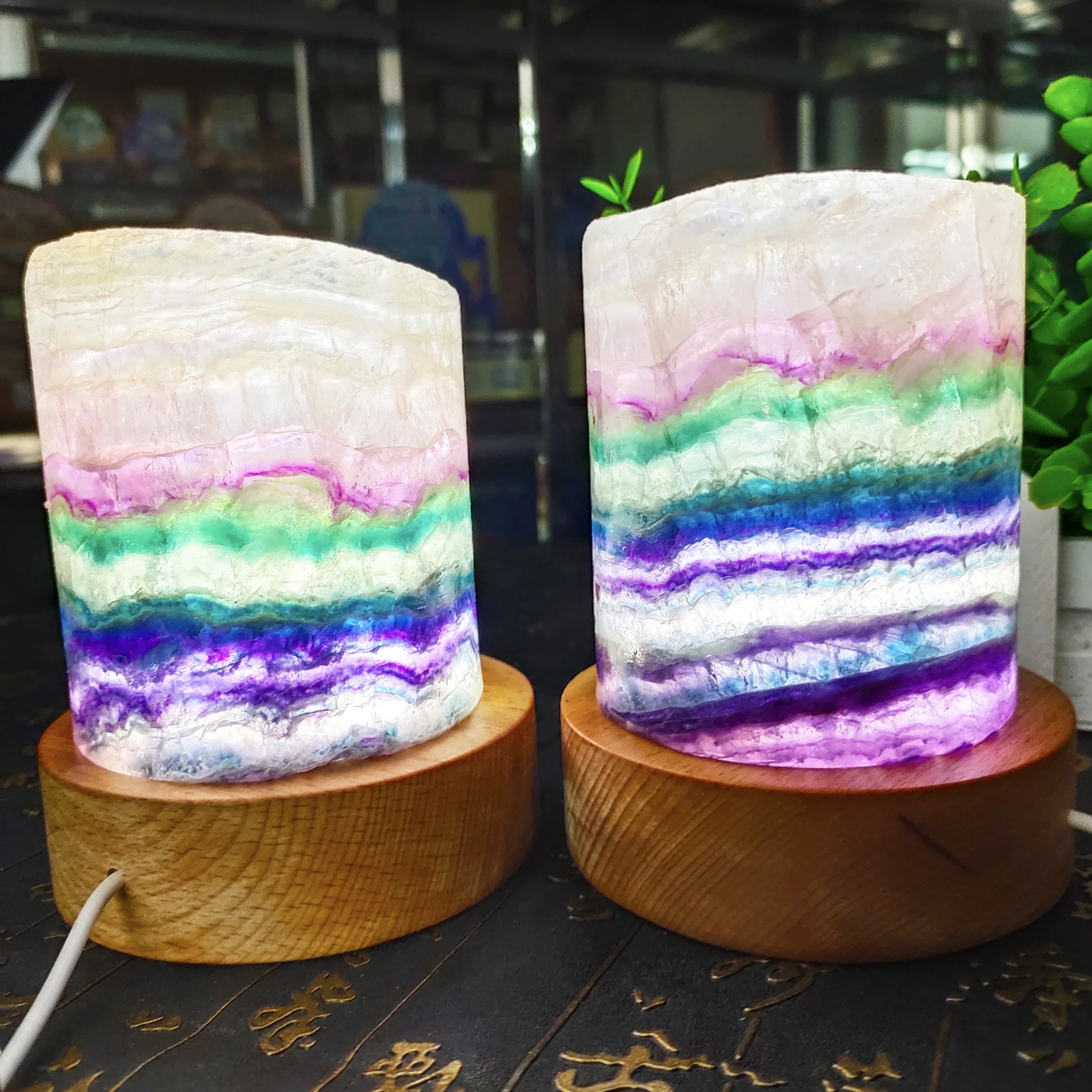  New arrivals polished healing crystals natural quartz crystal rainbow stripe fluorite lamp for modern