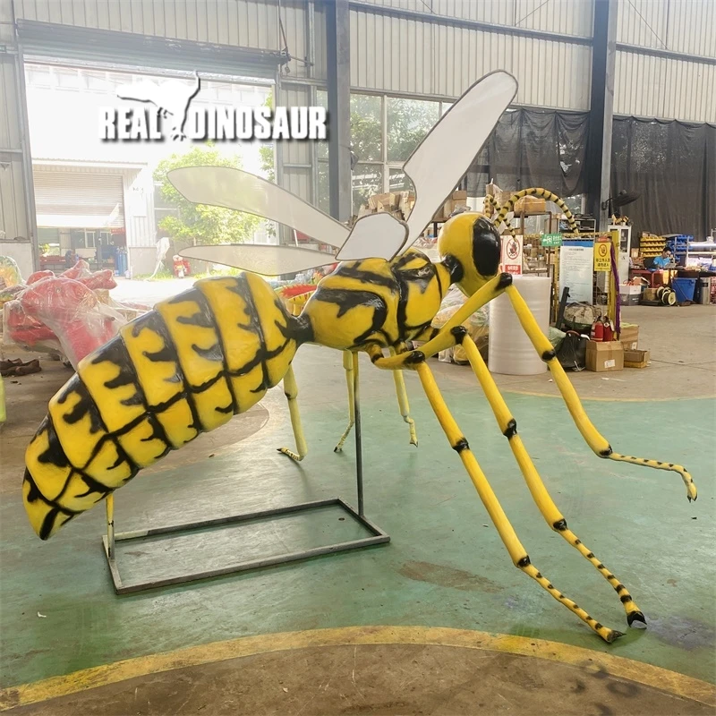 Realistic Insects Model Animatronic Honeybee for Garden Decoration