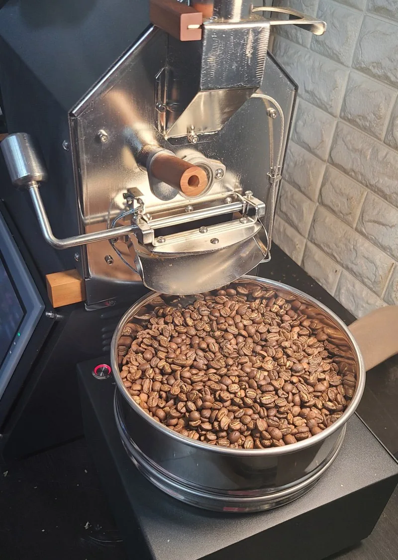 Intelligent Coffee Roasting Machine Full Electrical Hot Air Sample Commercial Coffee Roaster Machine 500g with Grinder Milling
