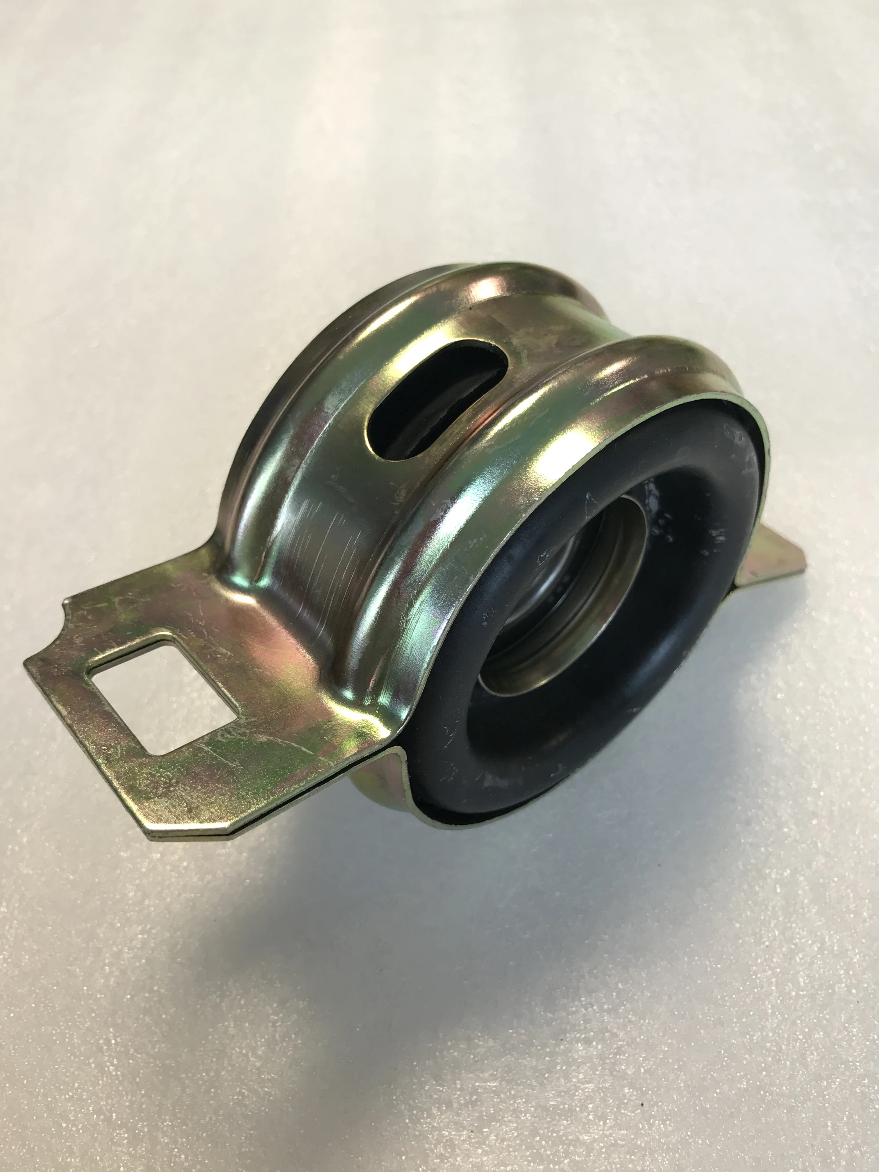 OE No. 37230-22042 Driveshaft Center Support Bearing for Toyota Cressida MX30/40/60 RX30/40/60 LX60 1976-1984