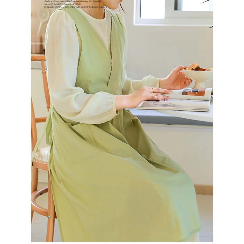 Original design Large V-Neck Cross back Apron Cotton Linen Water repellent Apron with Big Pocket