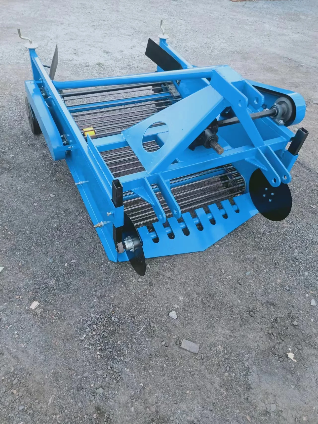 Semi-automatic Combine tractor carrot potato harvester,mini sweet potato for sale