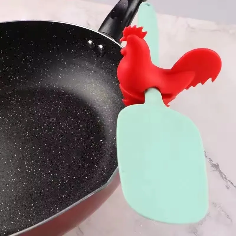 RTS Kitchen Funny Chicken Silicone Heat Resistant Spill Proof Clip Lid for Pot & Pan Spoon Holder