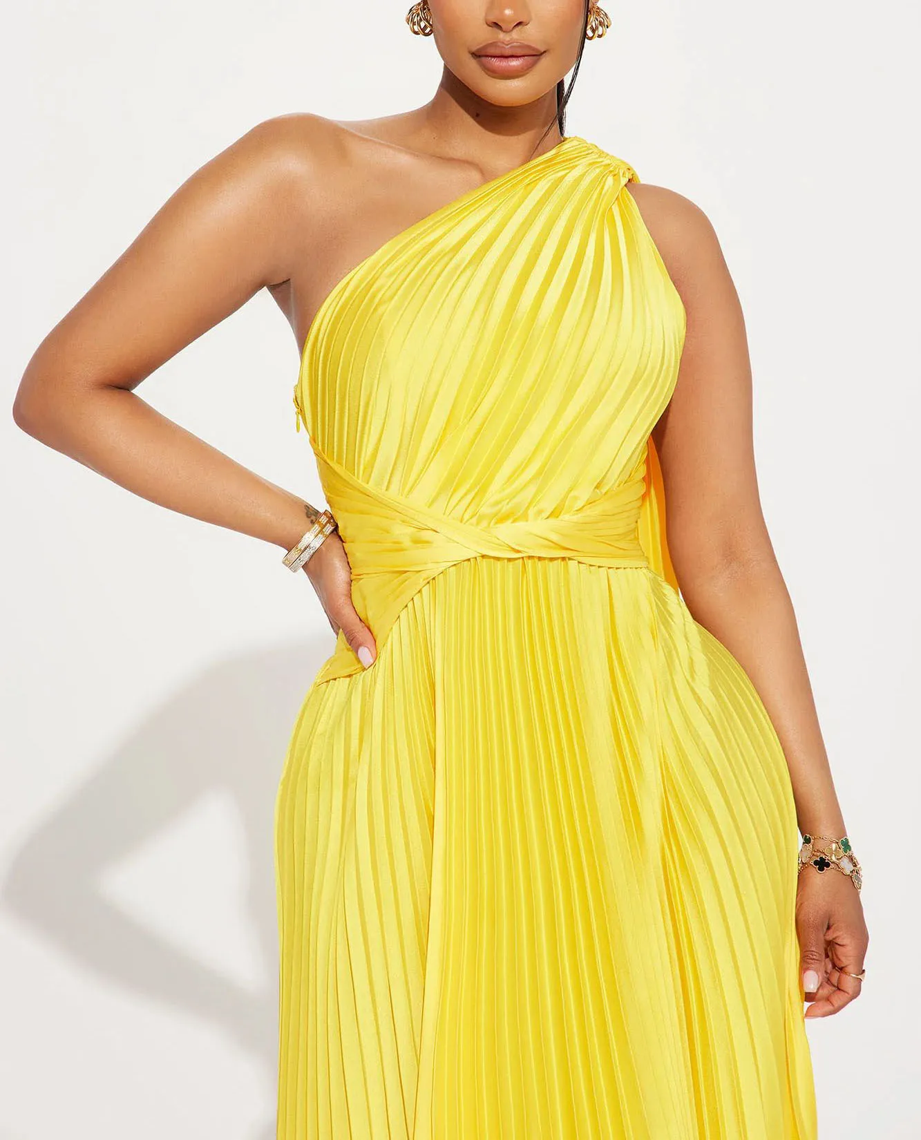 Low MOQ Custom Ladies Elegant Evening Dress One Cold Shoulder Solid Yellow Color Fashion Summer Clothing Women Pleated Dresses