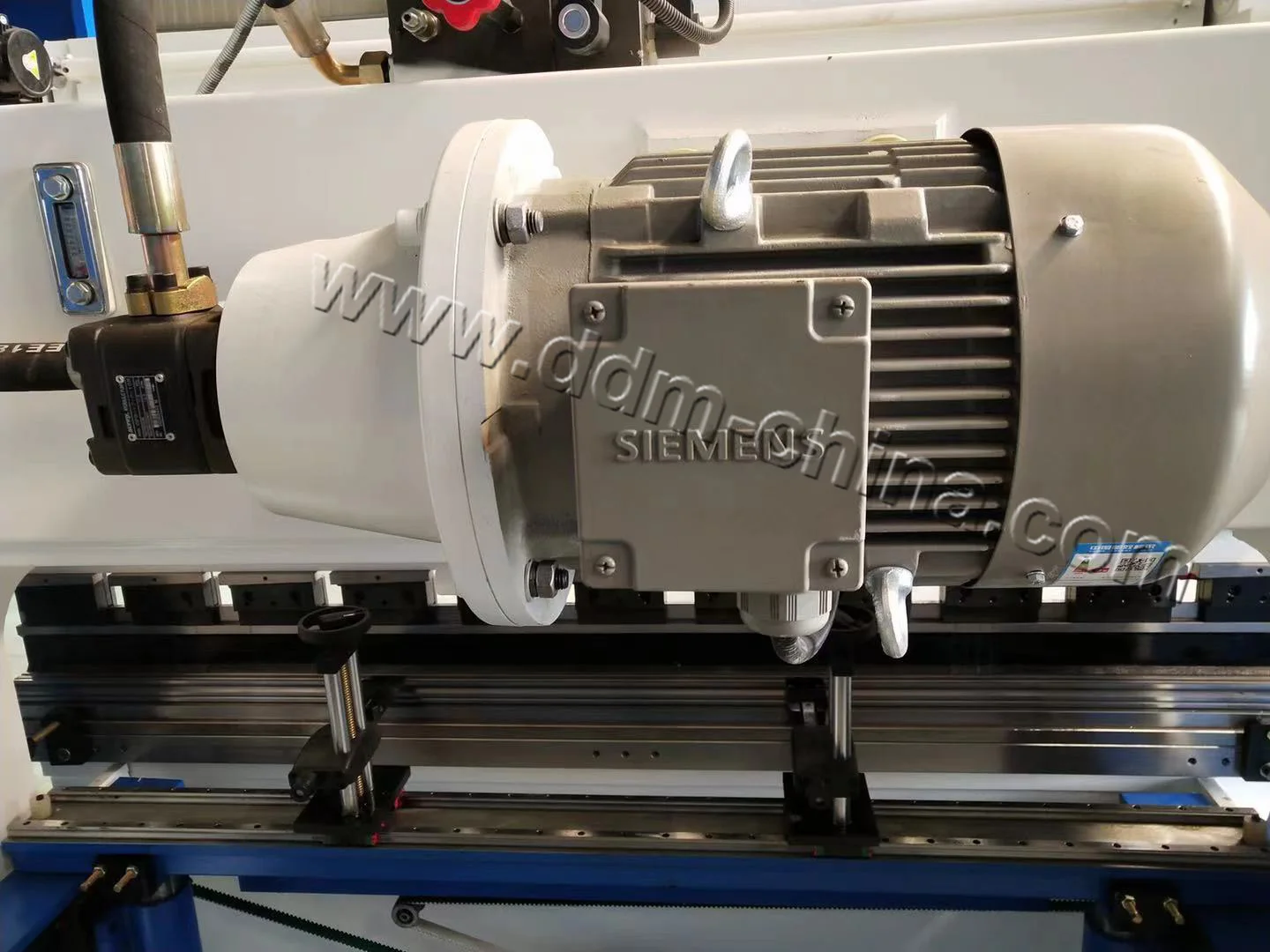 DDM INTL' press brake 200 ton auto press brake machine cnc bending press brake