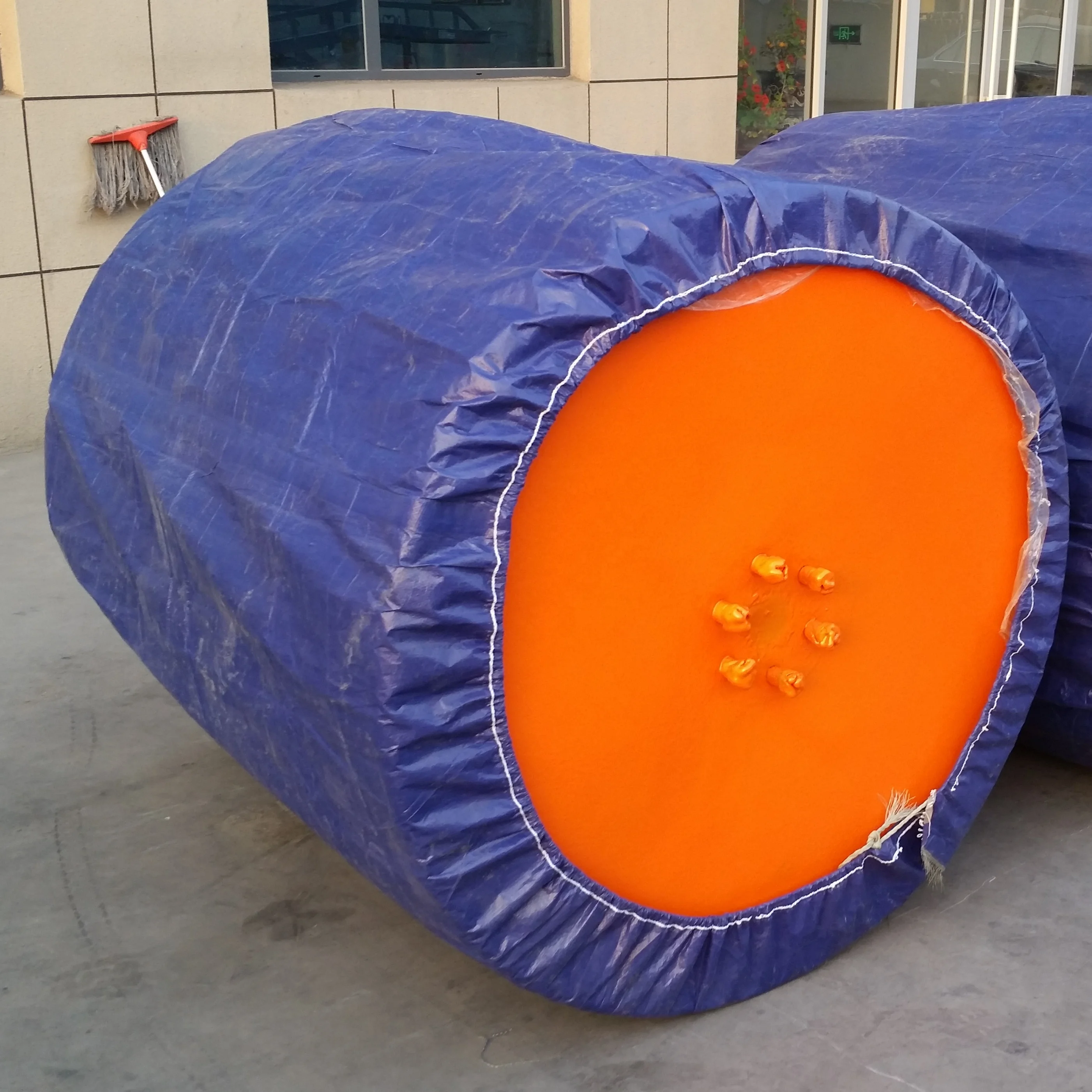 Foam Filled Floating Berthing Dock Closed Cell Polyform Fenders with Polyurea Skin