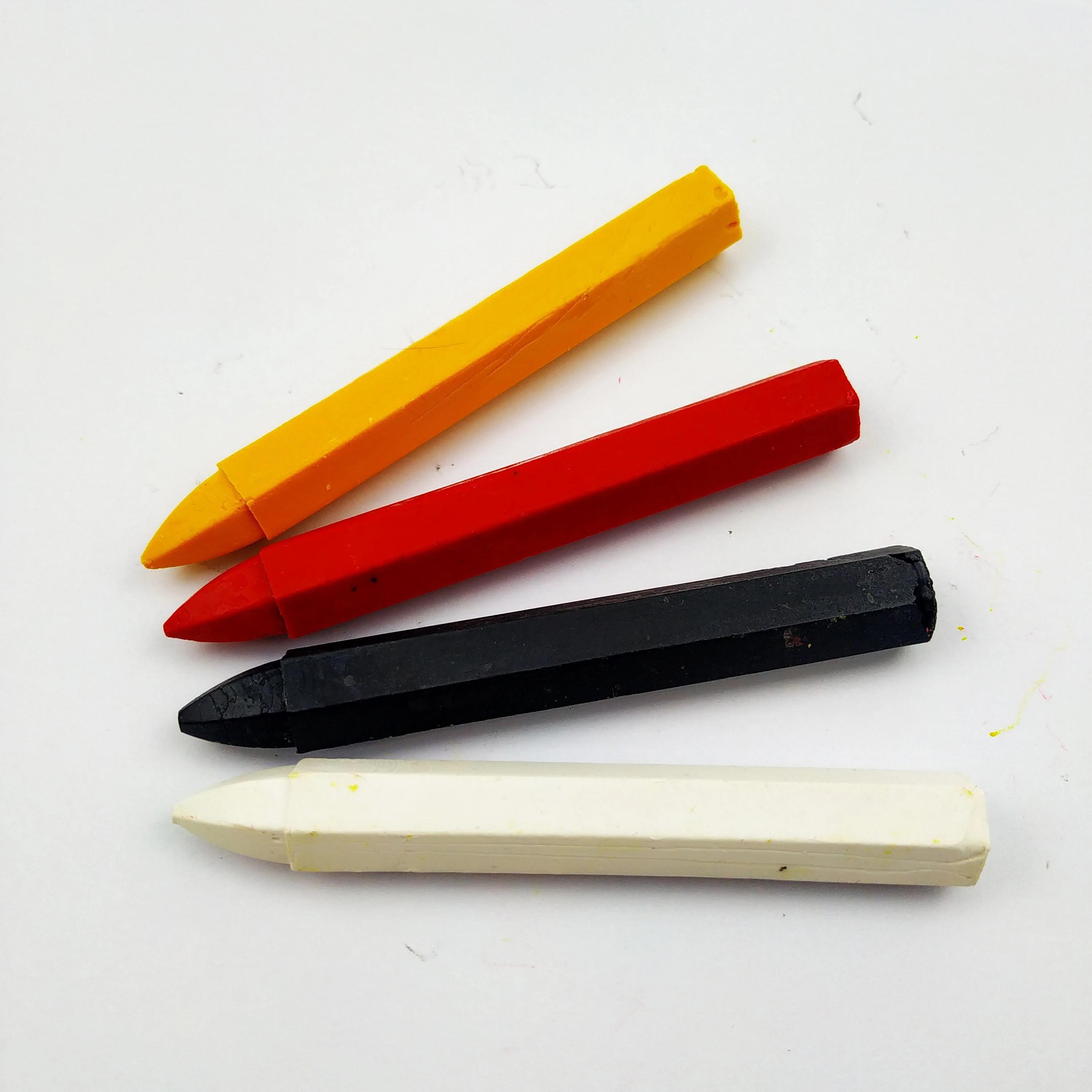 Wholesale Fluorescence White Black Red Yellow 10 Colors Wood Waterproof Industrial Crayon Set for marking