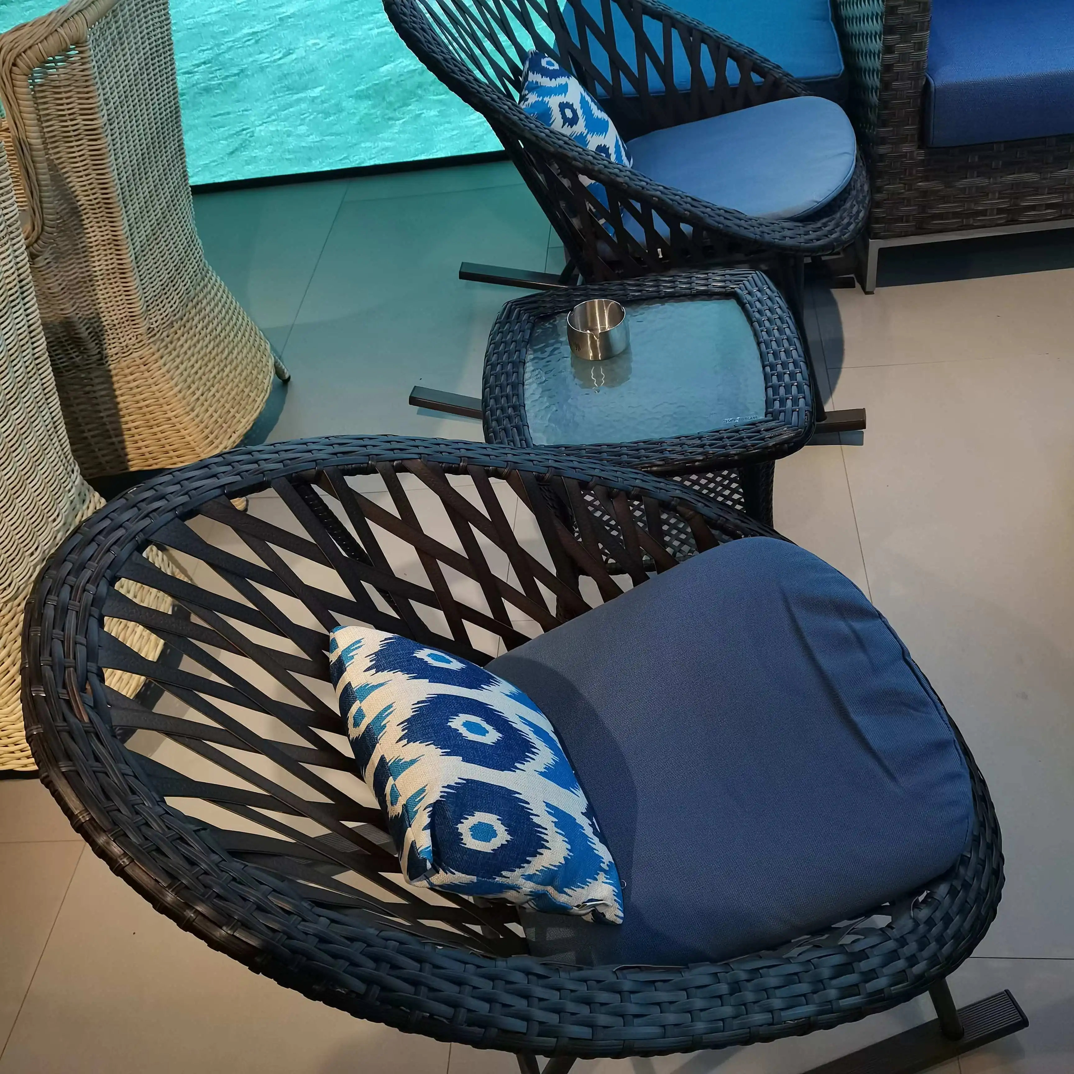 New design indoor / outdoor PE rattan rocking chair garden modern round chair