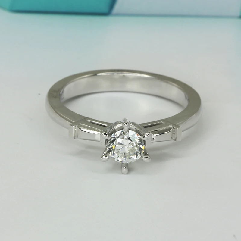 Factory Wholesale Customization Women 925 Sterling Silver Dainty Moissanite Rings Designer Light Weight Gold And Diamond Ring