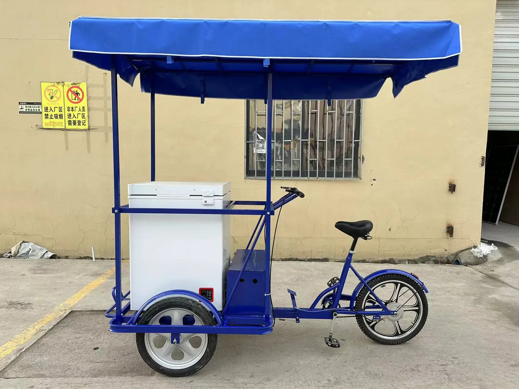 DC 12V24V 108 liters three wheels solar  ice cream bicycle  rickshaw  ice cream canopy cooling drinks  customized colour