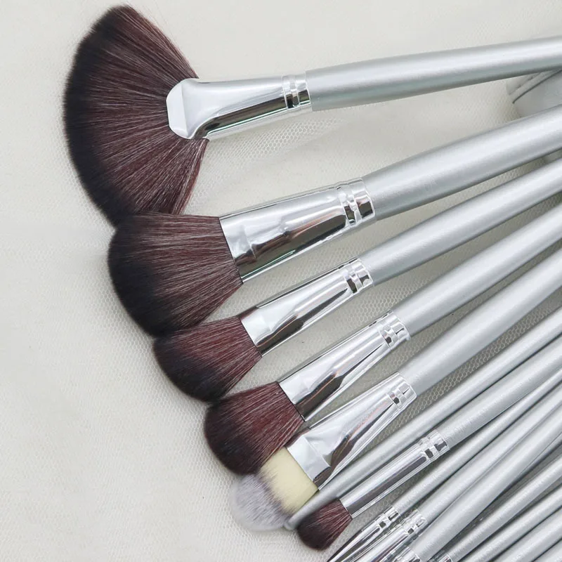 32 Piece Black Silver Luxury Wholesale Professional Wood Handle Private Label Foundation Cosmetic Makeup Brush Set Kit