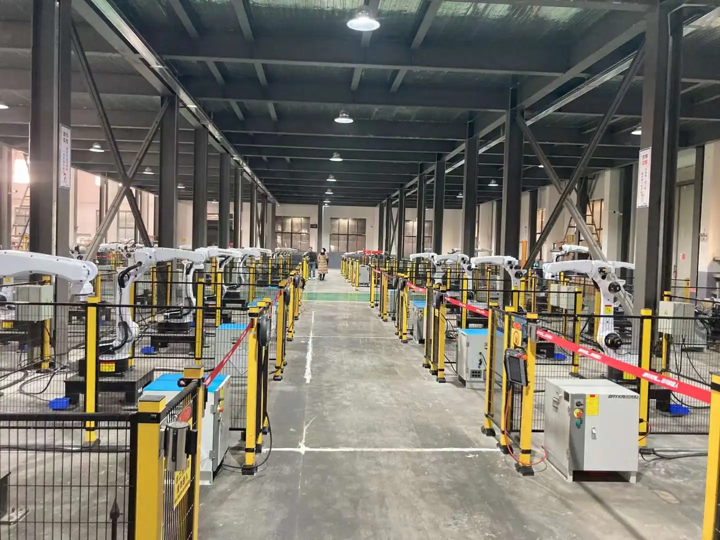 Programing free welding robot station with laser vision tracking sensor