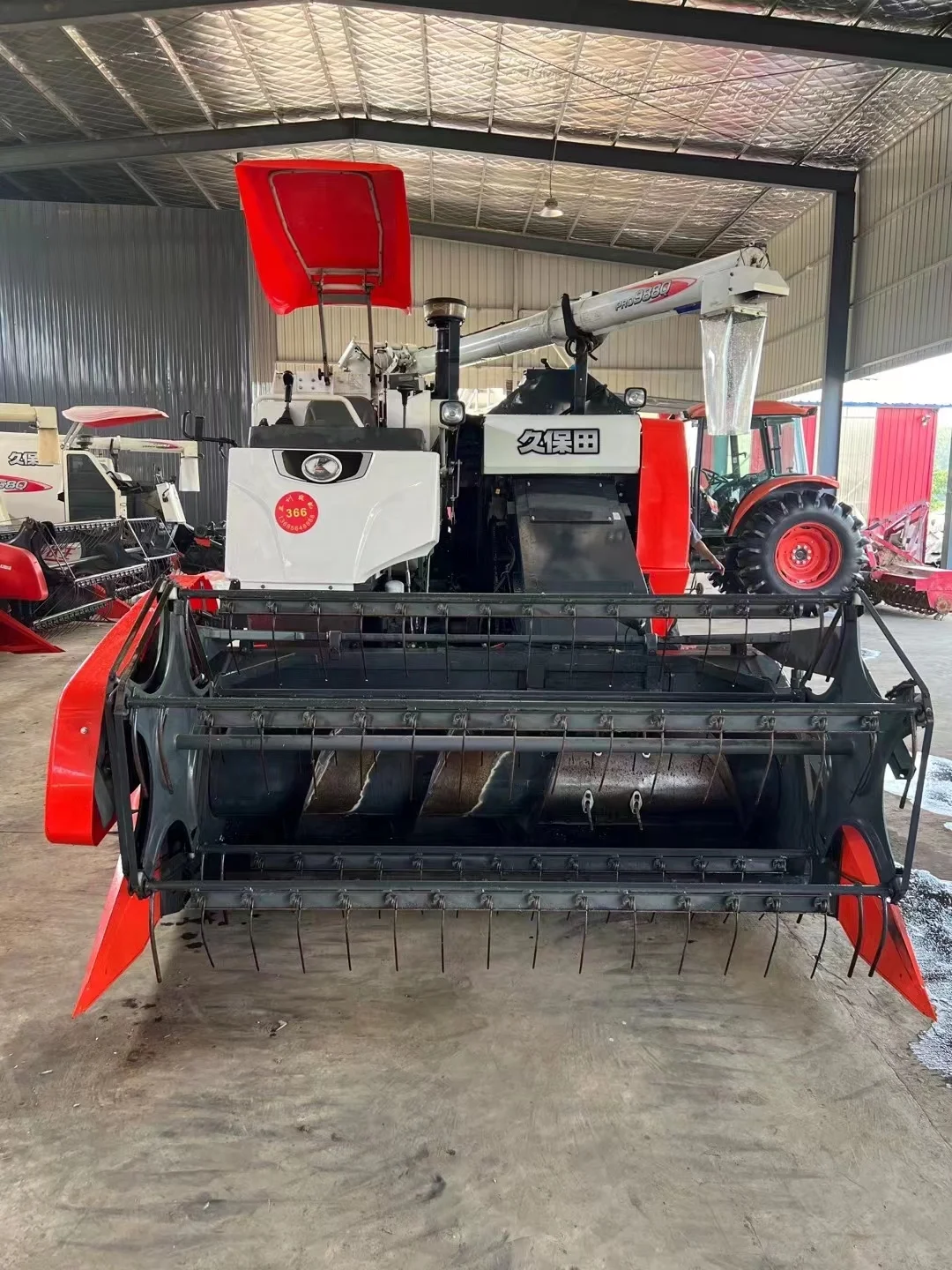 Hot selling massey ferguson 185 tractors mounted combine harvester dongfeng tractor with low price