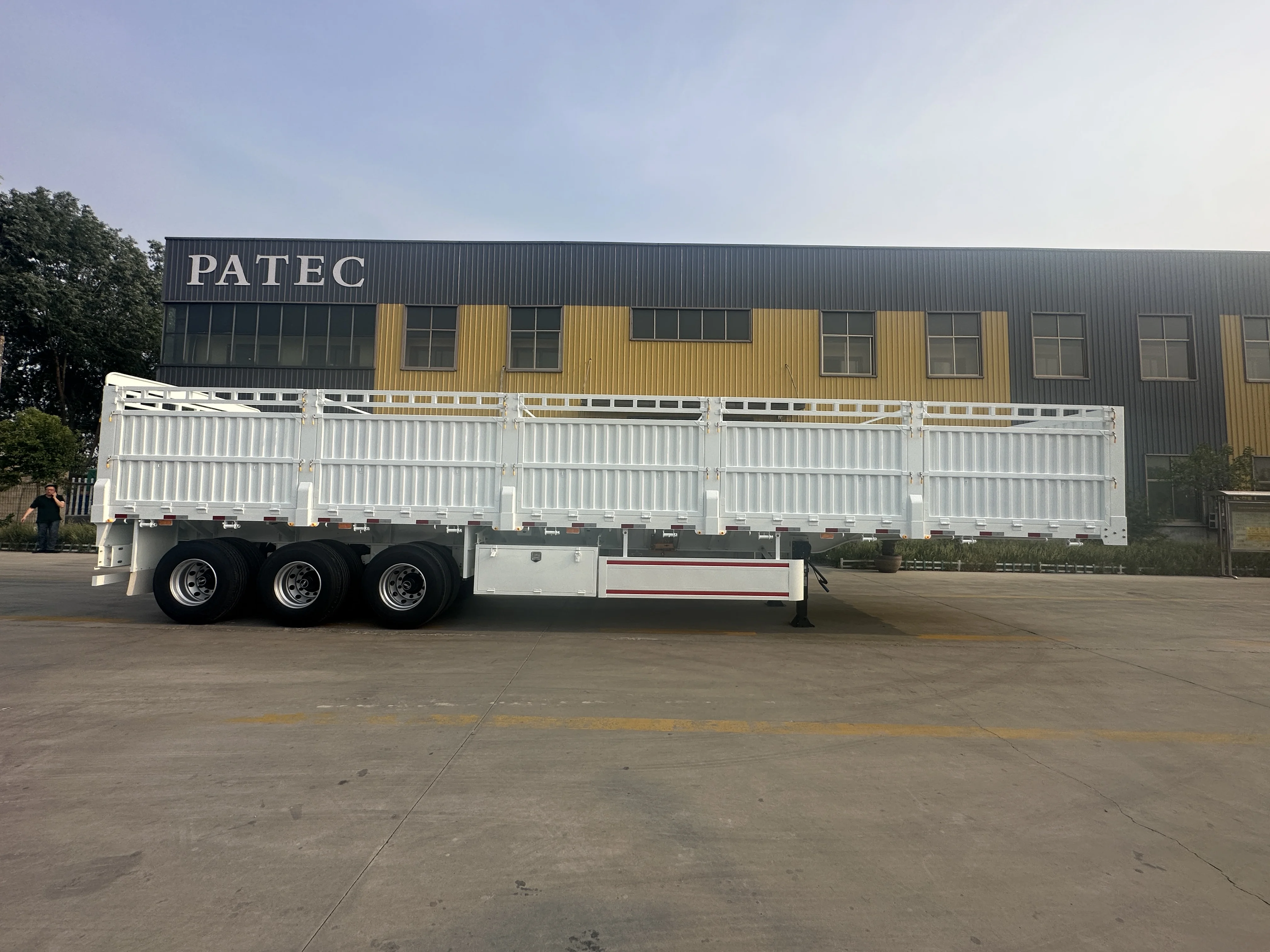 Heavy Duty 2 Axle 3 Axle Poultry Animal Transport Cattle Sheep Livestock Cargo Trailer Livestock Fence Semi Trailer for Sale