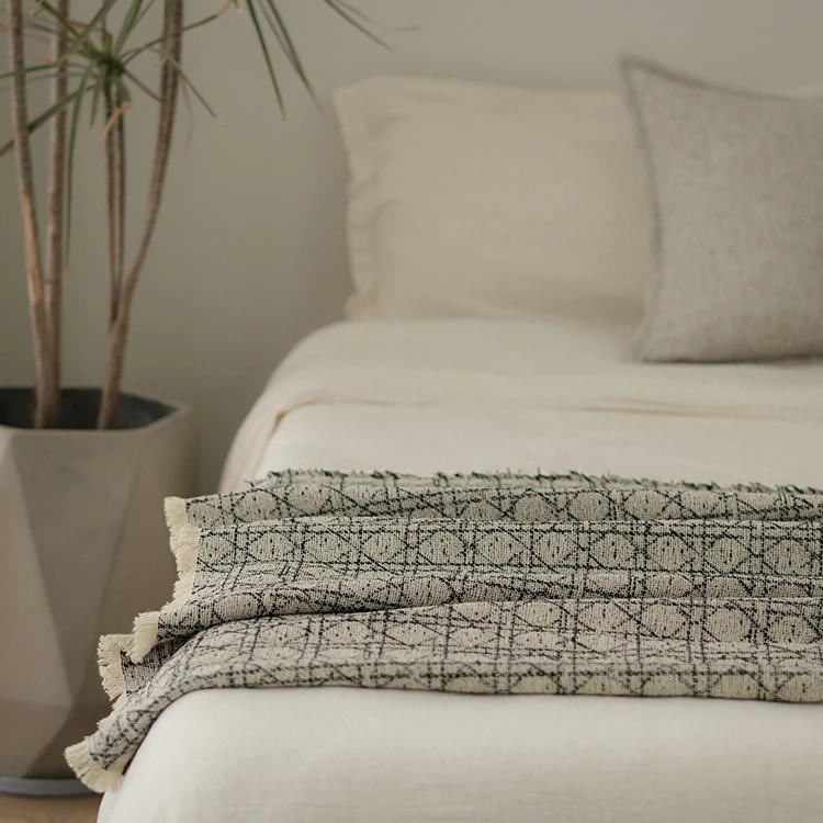 Modern Luxury Jacquard High Quality Throw Blanket Machine Washable Durable Bed Coverlet bedside blanket hotel supplies