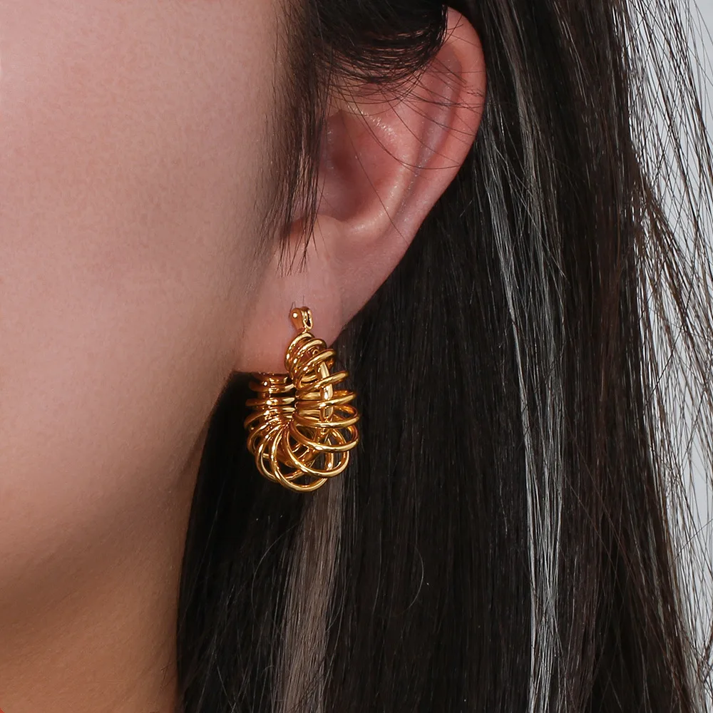 Minimalist Waterproof Stainless Steel Round Hollow Geometric Unusual Jewelry 18K Gold Winding Chunky Hoop Earrings For Women