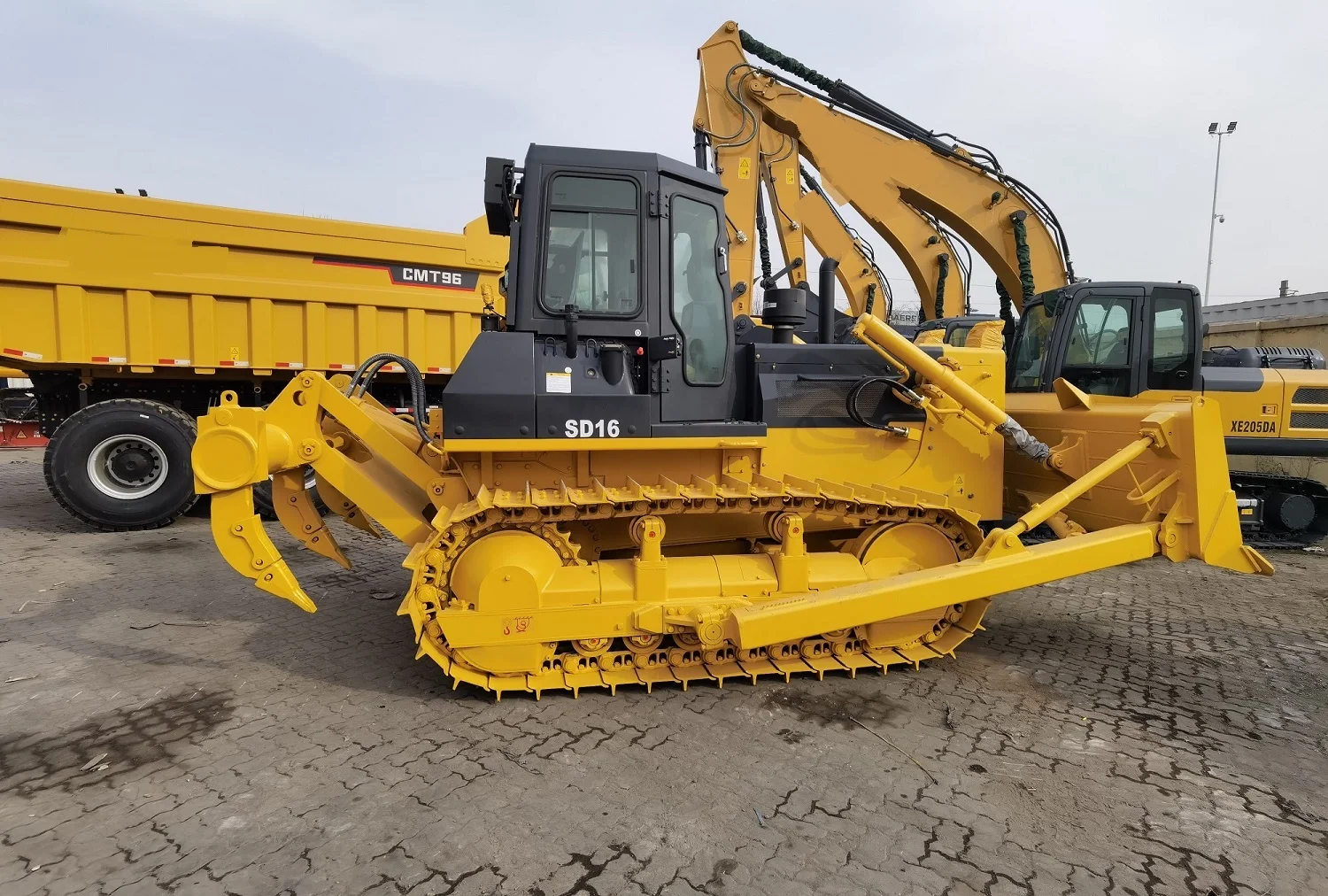 Bulldozer Machine 160HP Crawler Bulldozer SD16 Steering Clutch Bulldozer Semi-U Blade