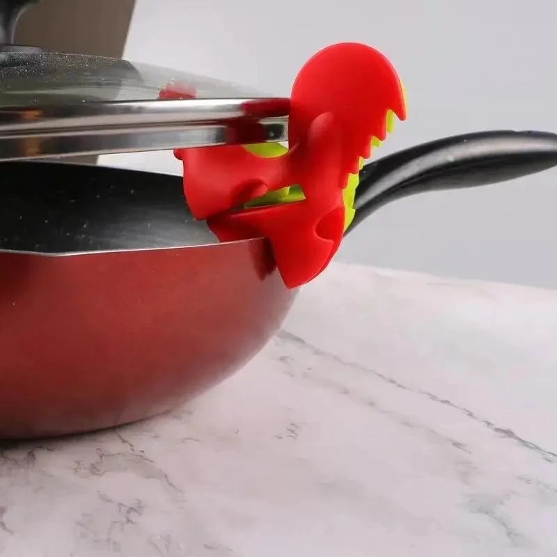 RTS Kitchen Funny Chicken Silicone Heat Resistant Spill Proof Clip Lid for Pot & Pan Spoon Holder