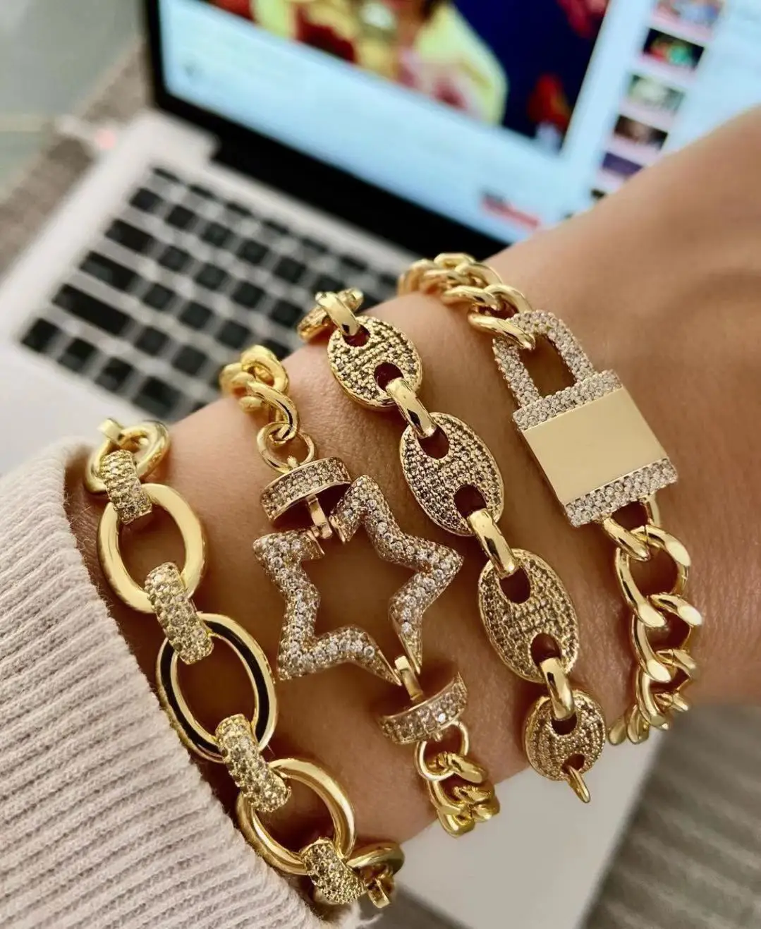 Fashion Beautiful 18K Gold Pave Cubic Zircon lock round and star shaped bracelets hip hop gifts engagement