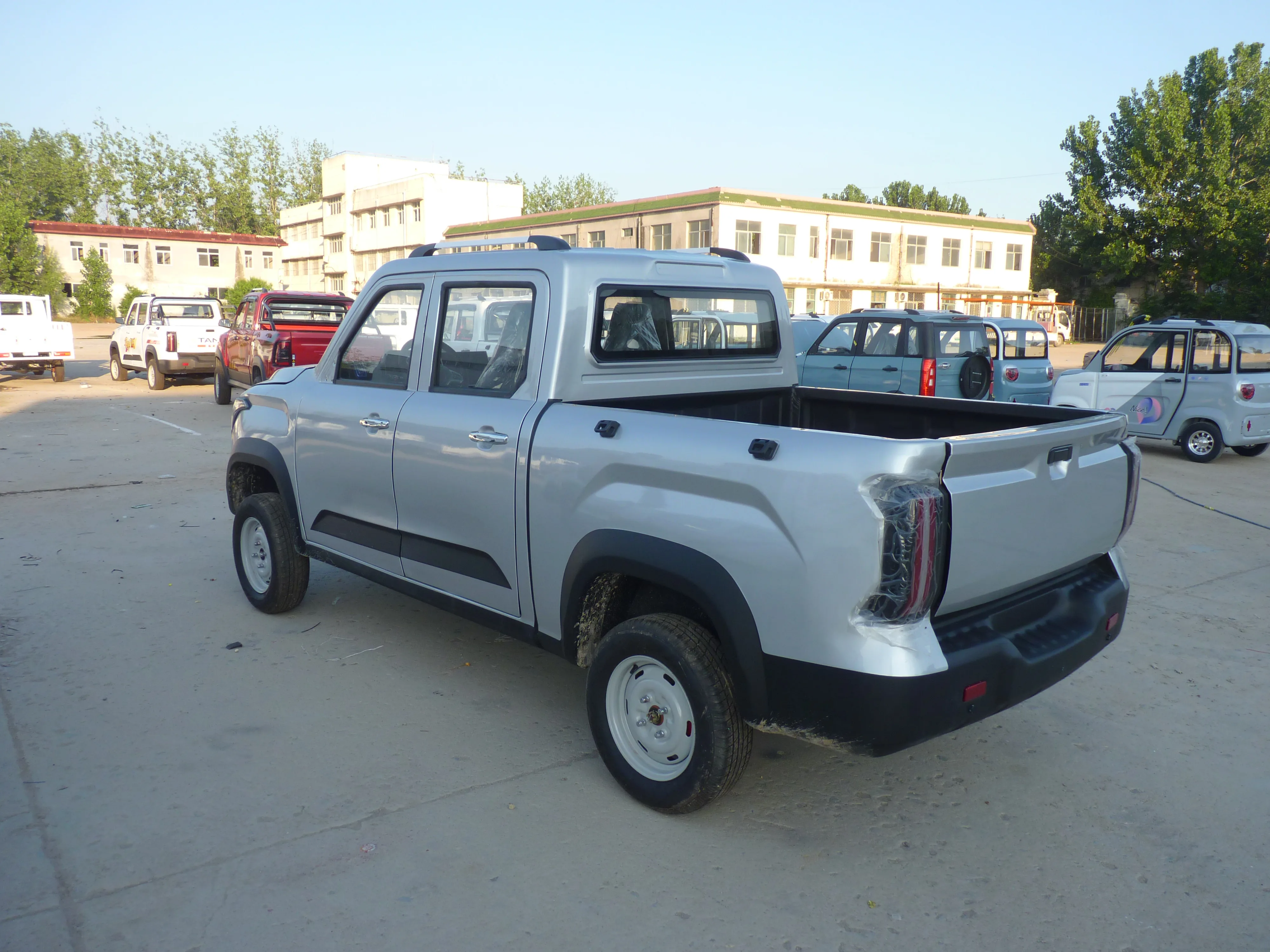 2023 New design high quality ev cargo vans mini electric van truck made in china