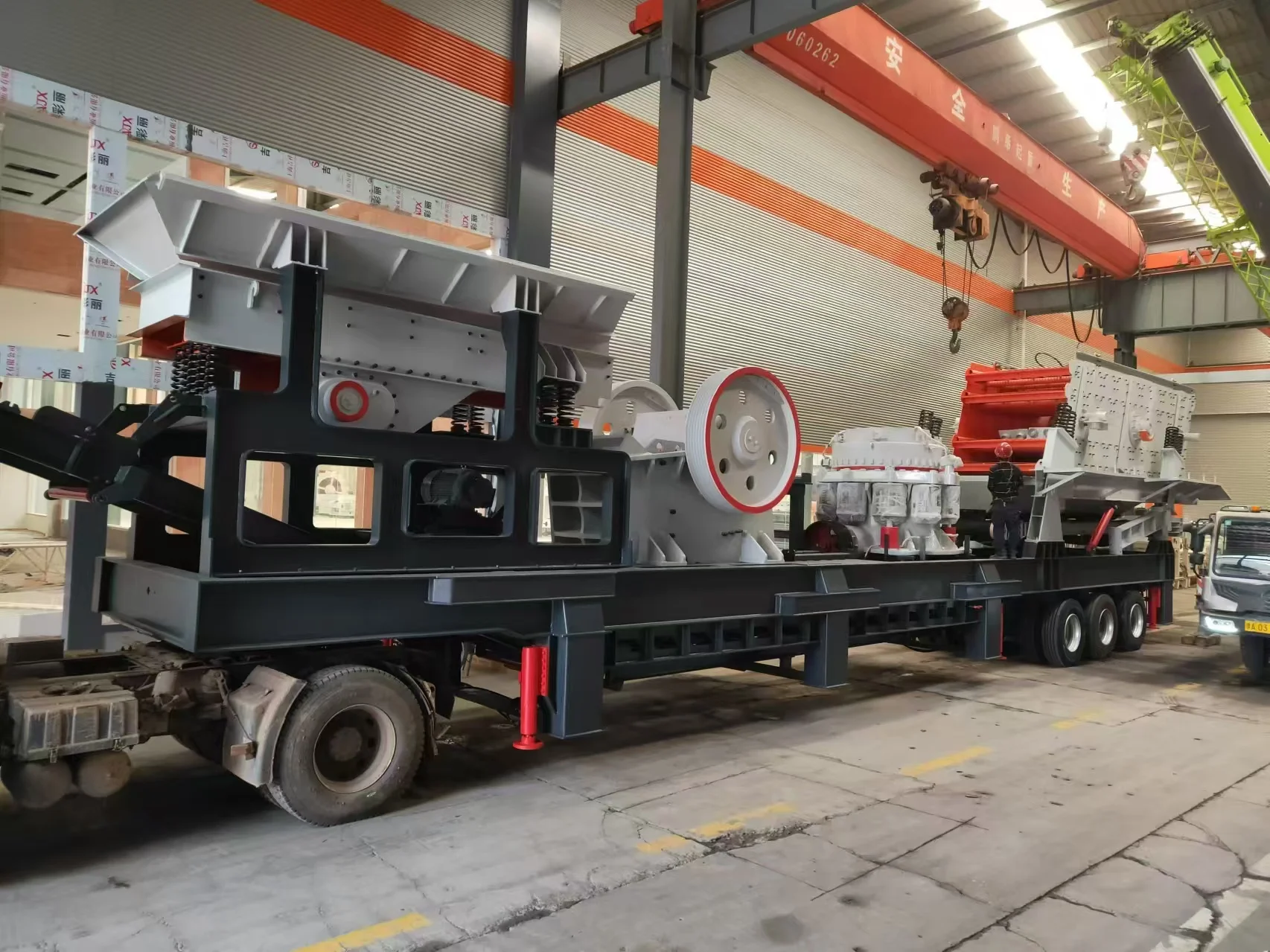 Large Capacity Mobile Jaw Crusher Station Limestone Granite River Stone Crusher Plant