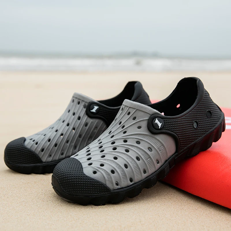 Hollow Lightweight Breathable Outdoor Sandals Anti Slip Beach Sneaker Slippers Men Clog Slippers