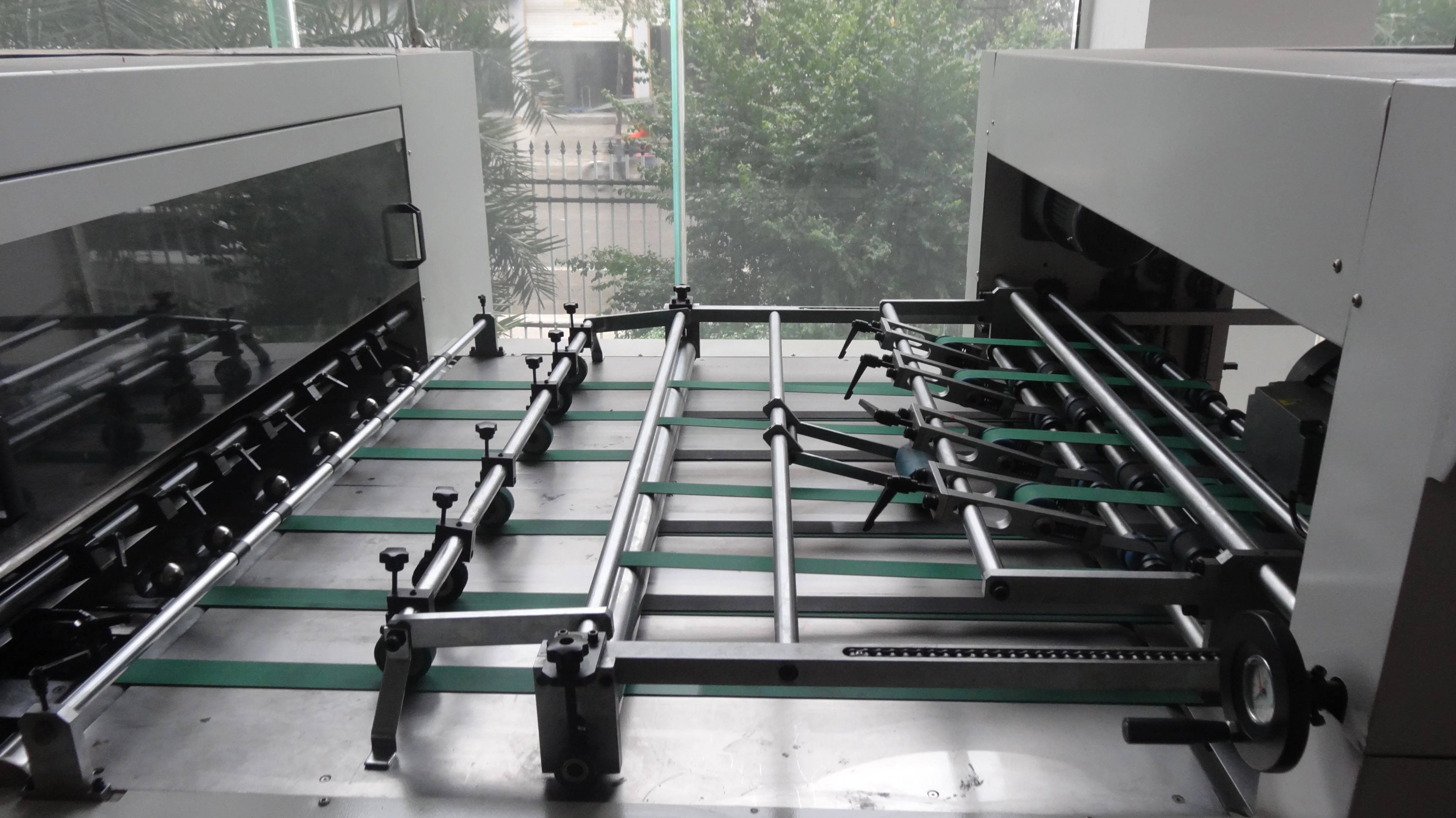 DAYUAN MHC-E sheet fed Automated-manual flatbed Die Cutting and creasing Machine