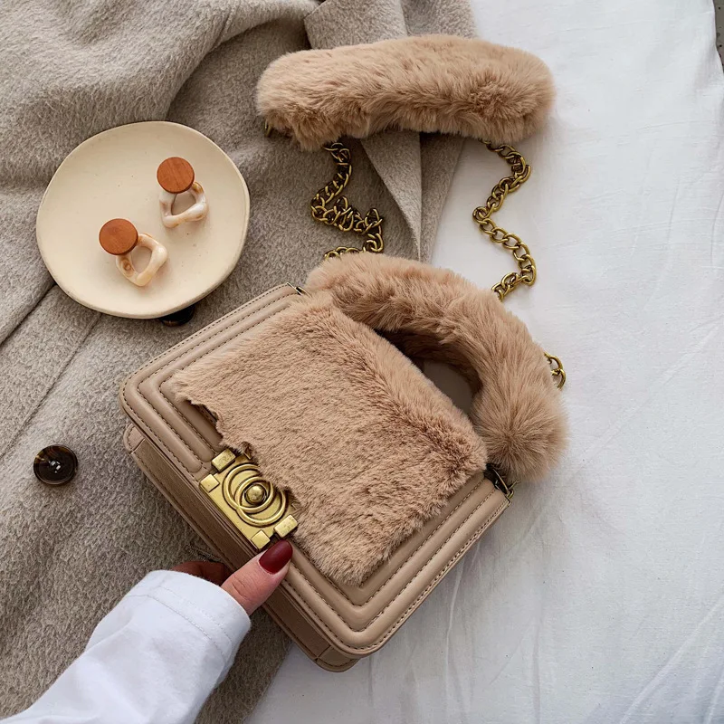
Luxury Winter Fluffy Handbag Women High Quality Fur Tote Female Chain Metal Lock Crossbody Bag Totes Ladies Retro Plush Hand Bag 
