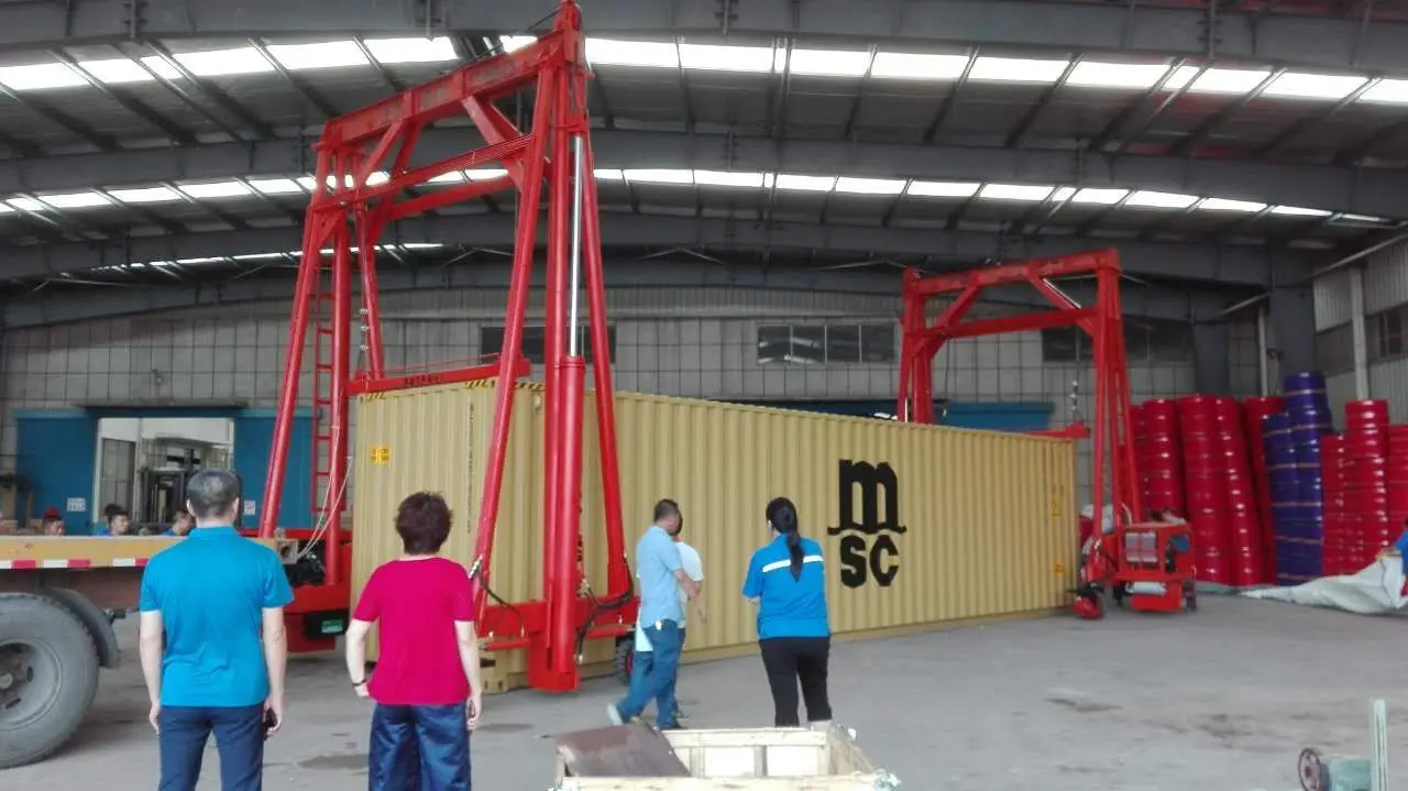 Straddle Carrier Container Crane For factories and warehouses
