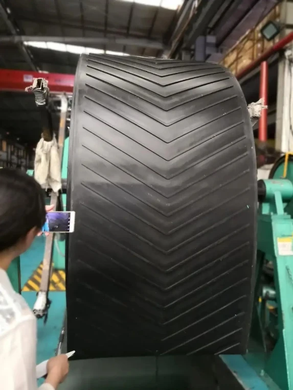 Open V Type Patterned Chevron Belt Ep Rubber Conveyor Belt for Industrial Application