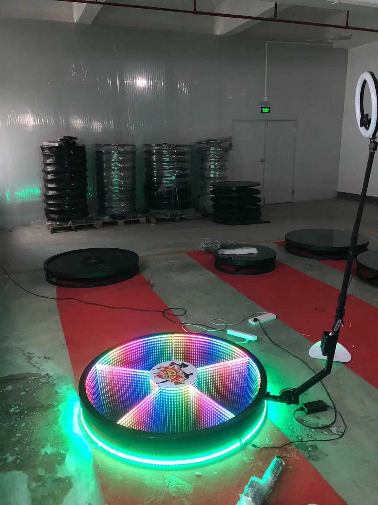 Автоматическая вращающаяся фотобудка party360 стеклянный материал фотобудки для нескольких человек