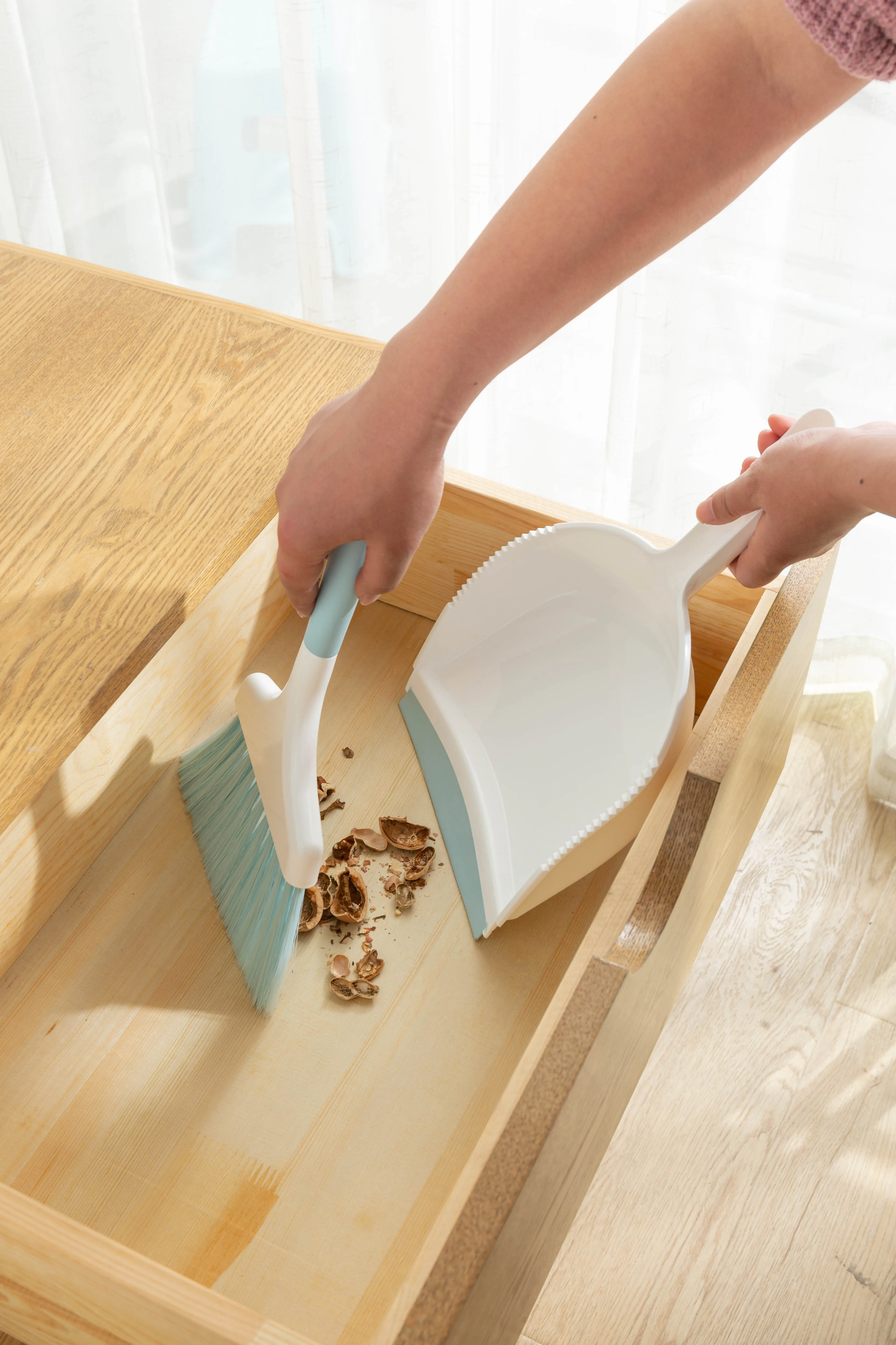 Kworld High Quality Manufacturer Supply Sweeping long handled Mini Broom Brush and Dustpan with TPR Lip for Home Kitchen