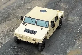 Транспортное средство специального назначения B6 с высоким уровнем защиты мобильности для обеспечения безопасности персонала в зонах повышенного риска