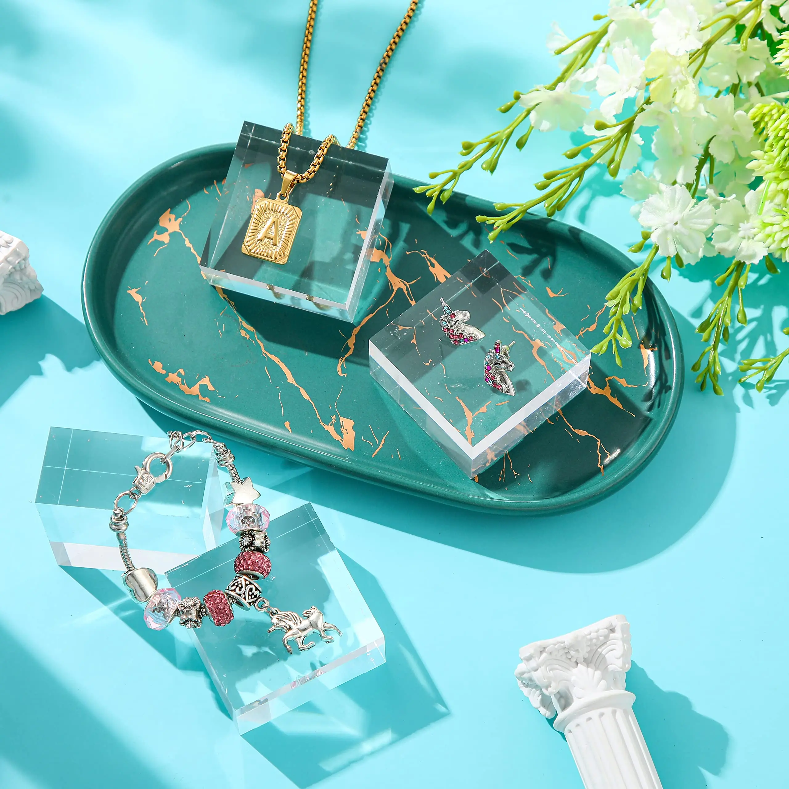 Factory wholesale 4 Pieces High Clear Cube Jewelry Showcase  Acrylic Square Display Block for counter Photo Booth Props