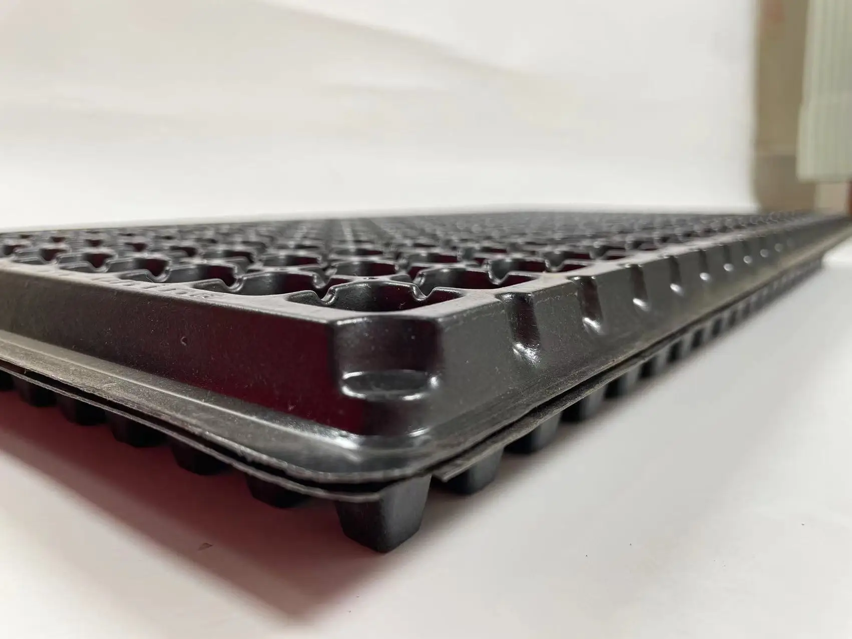 Hot Selling High Quality Reusable Plastic Plant Nursery Seed Germination Tray 100 Cells Seedling Trays for Greenhouse