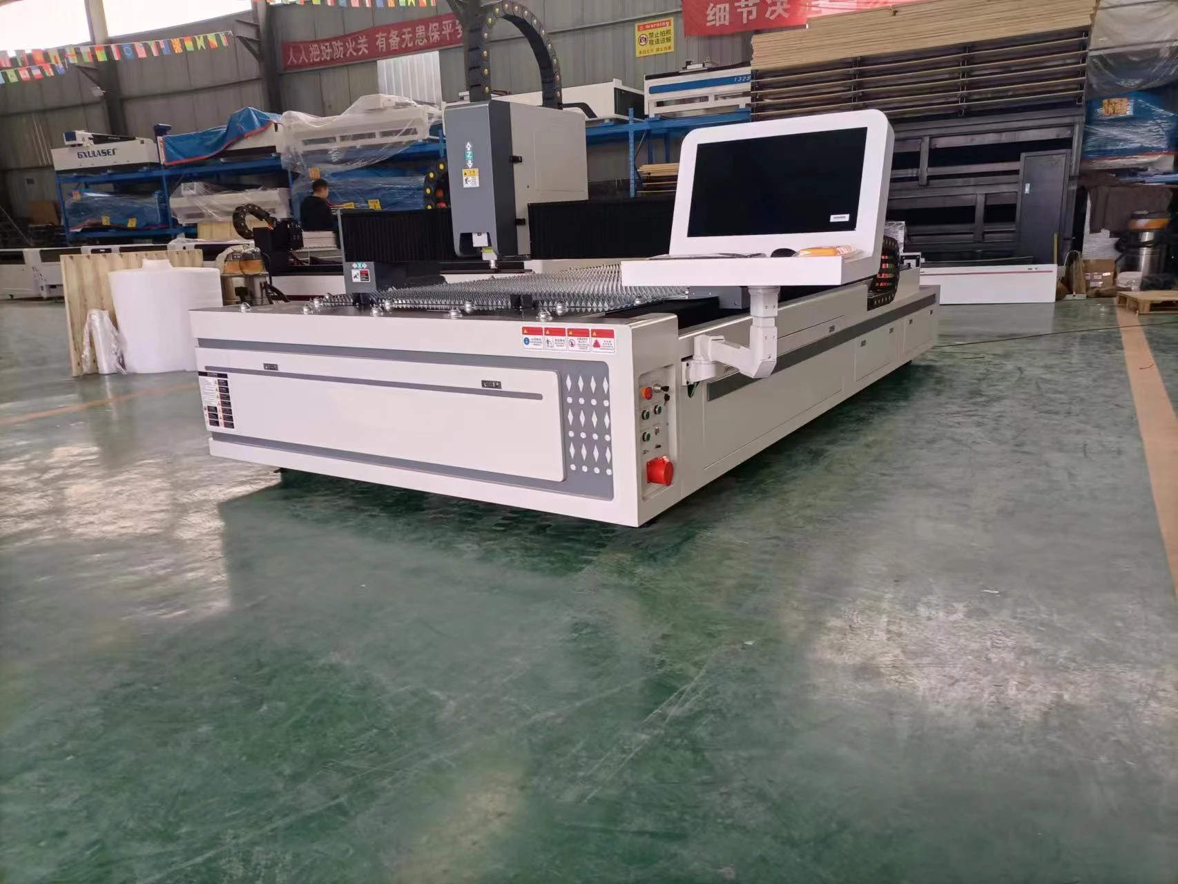 Automatic Fiber Laser Cutter with Raycus Laser Source Servo Motor Driving System Gantry Type Configuration Cuts with Ease