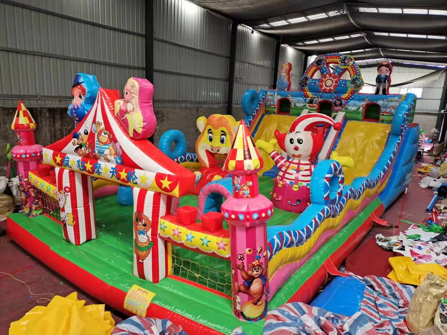Cheap price China factory directly supply inflatable castle attractions for amusement park for sale
