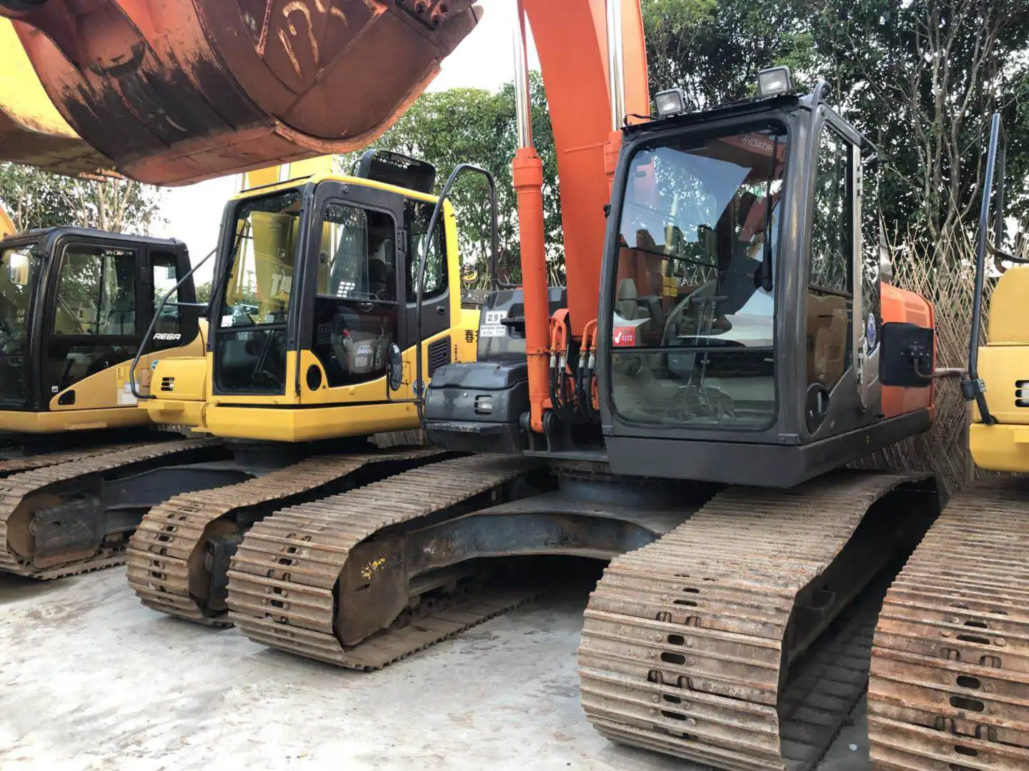  Б/у Экскаватор Hitachi