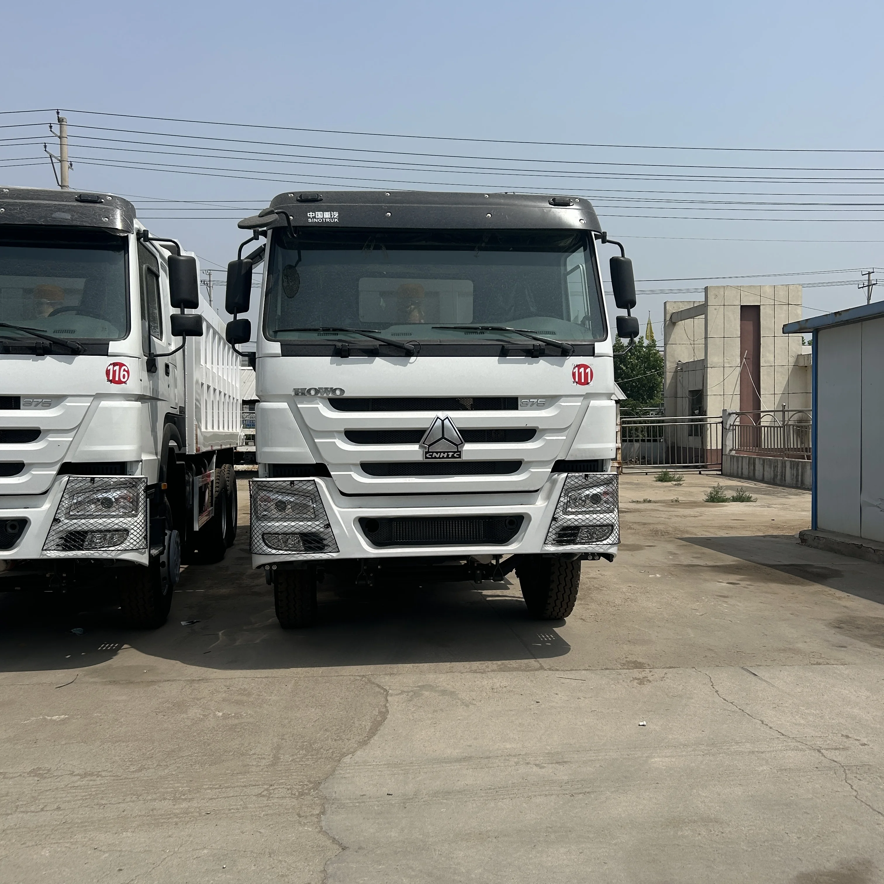 Оптовая продажа Подержанный самосвал HOWO 6x4 8x4 Национальный большегрузный грузовик группа евро 2 левое рулевое управление угольный песок гравий транспорт
