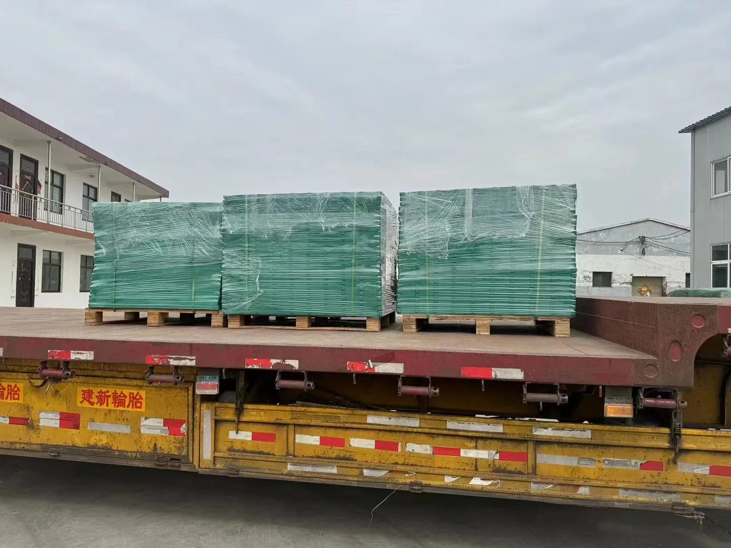 composite manure leakage board for livestock breeding equipment. Multiple models and sizes Green composite board flooring
